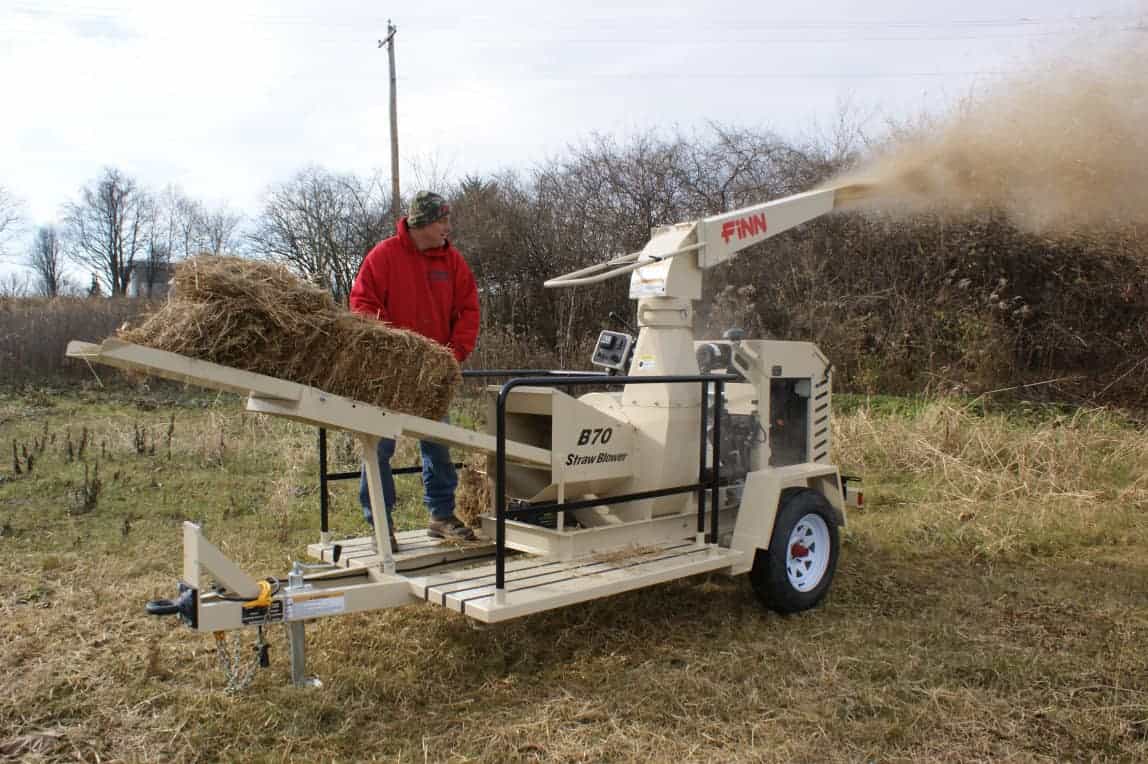 Raindrop erosion prevention with straw blowing